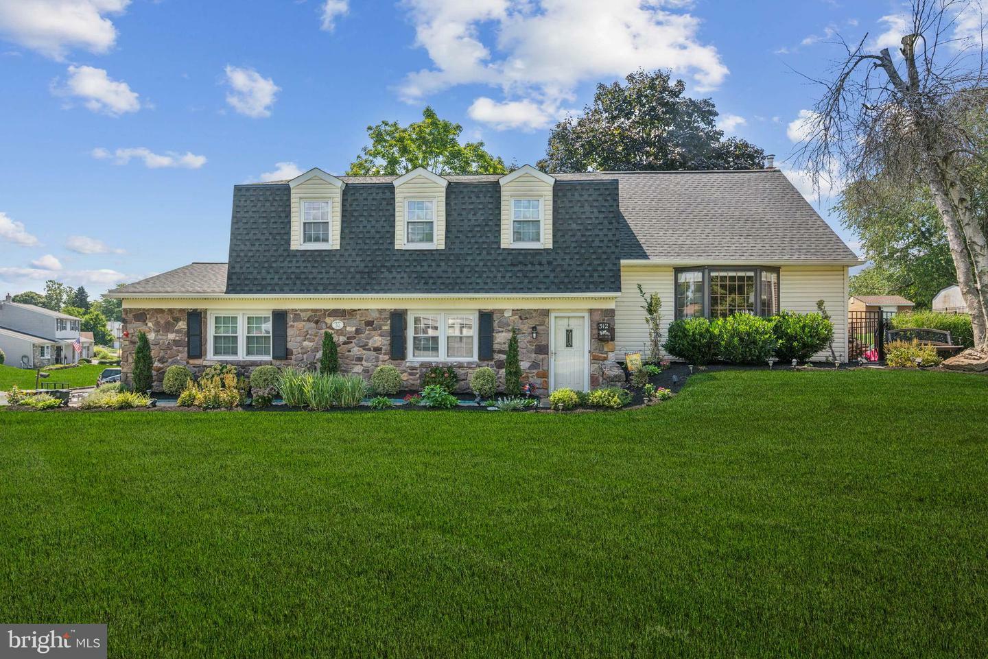 Property Photo:  312 Chapel Drive  PA 18966 