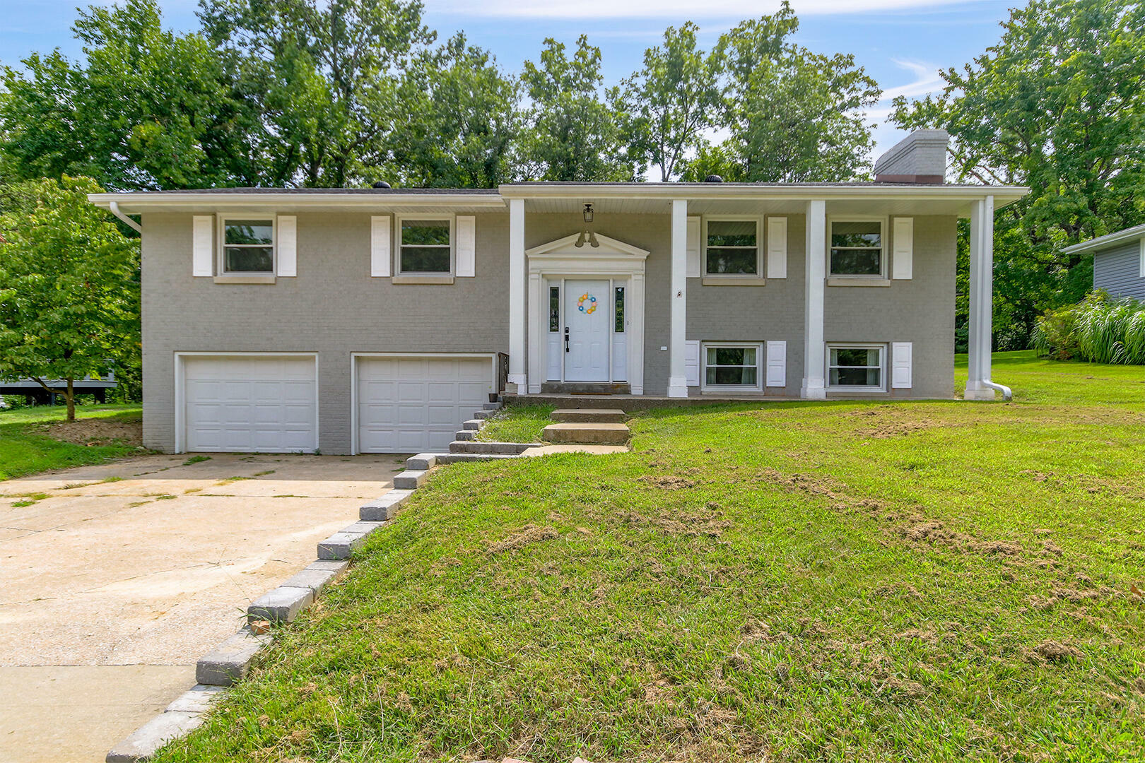 Property Photo:  2621 Twin Hills Rd  MO 65109 