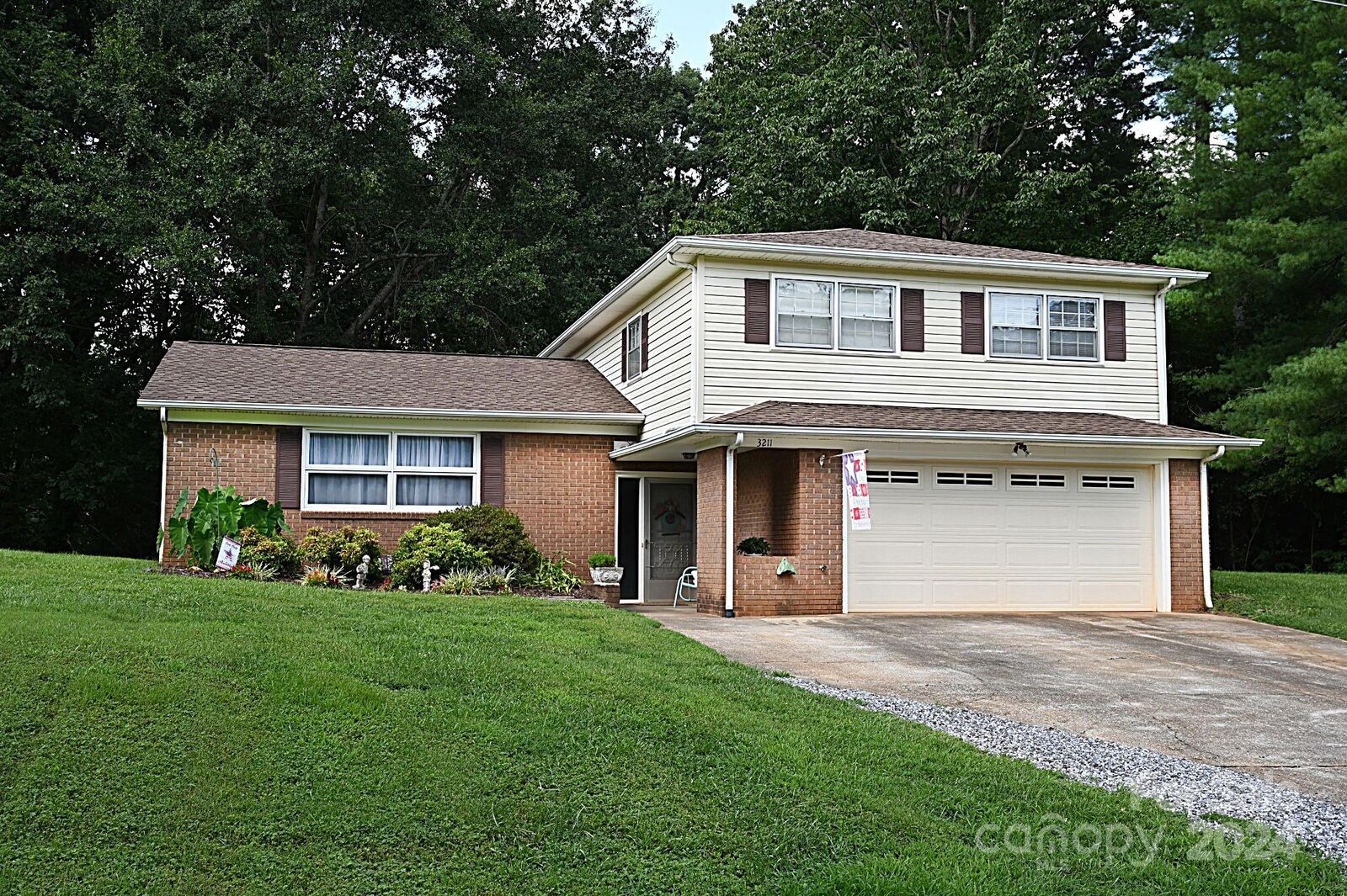 Property Photo:  3211 Hollyhill Circle  NC 28690 