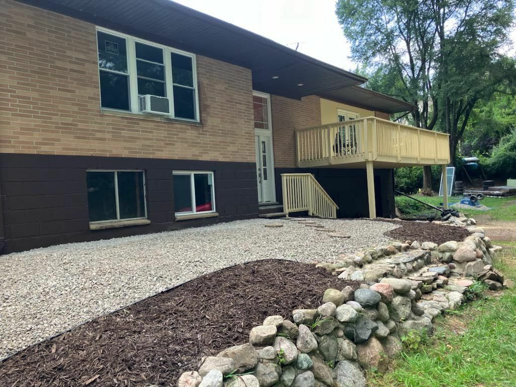 Property Photo:  106 Indianside Road  MI 48363 1008 