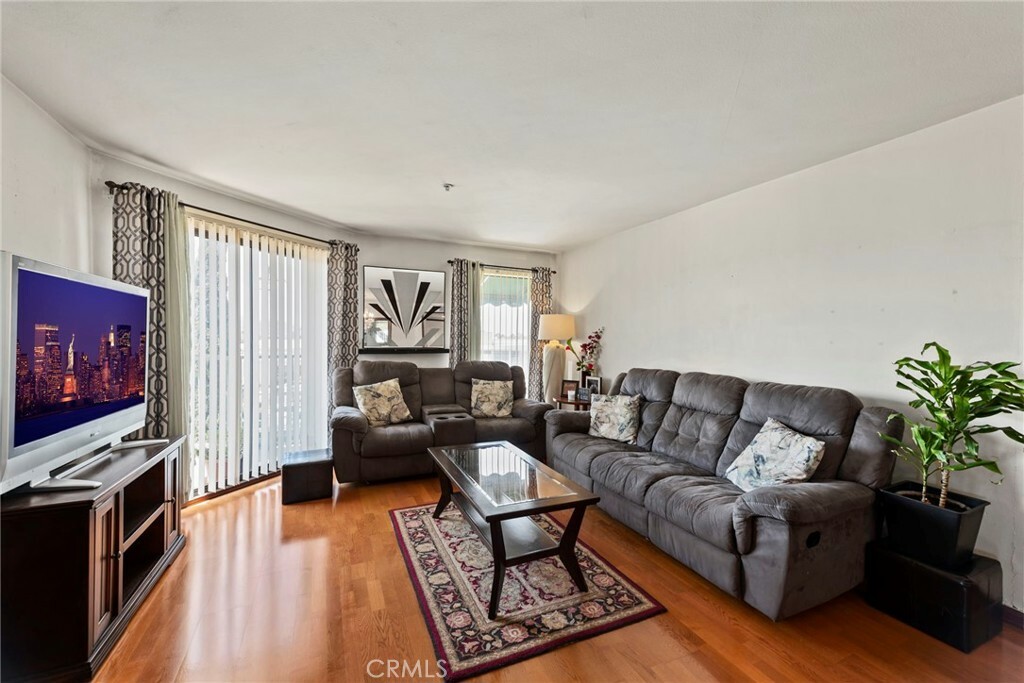 Property Photo:  450 W Dryden Street 205  CA 91202 