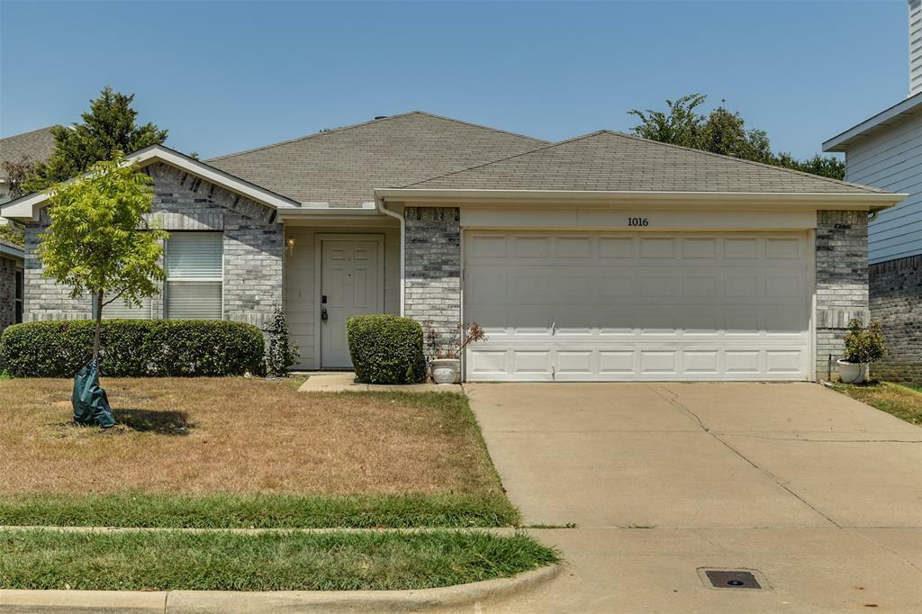 Property Photo:  1016 Silver Spur Lane  TX 76179 