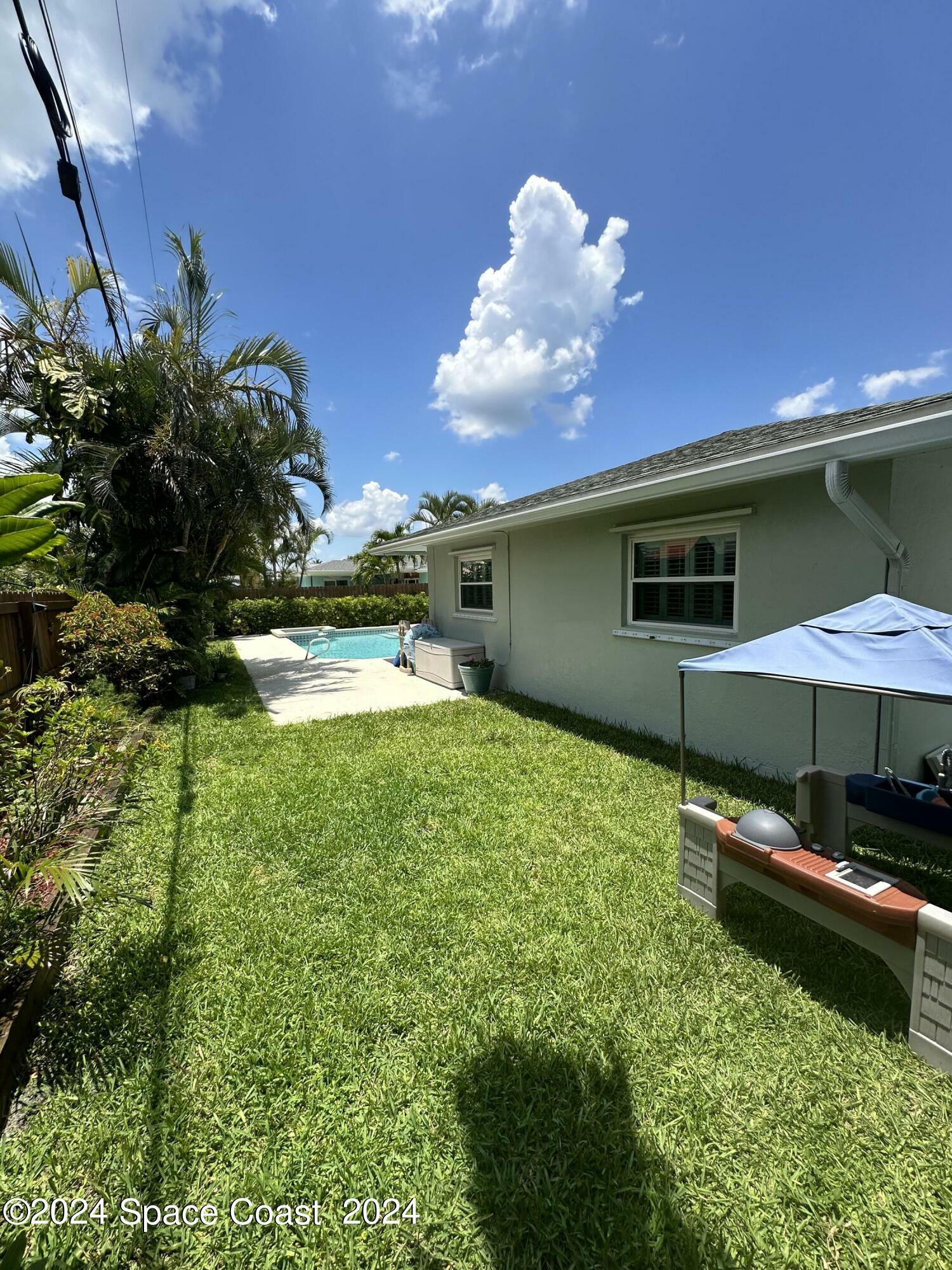 Property Photo:  425 Grant Avenue  FL 32937 