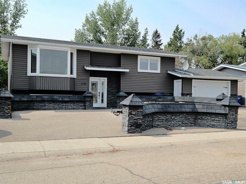 Property Photo:  1105 6th Street E  SK S0L 2V0 