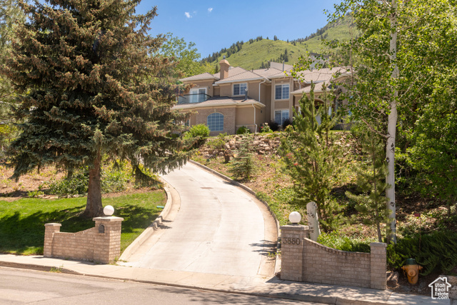 Property Photo: 3880 E Thousand Oaks Cir UT 84124