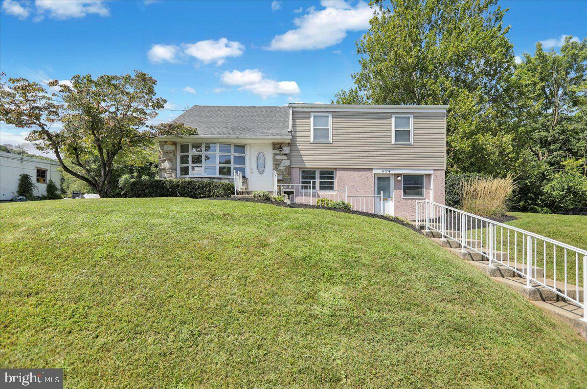 Property Photo:  824 Carsonia Avenue  PA 19606 