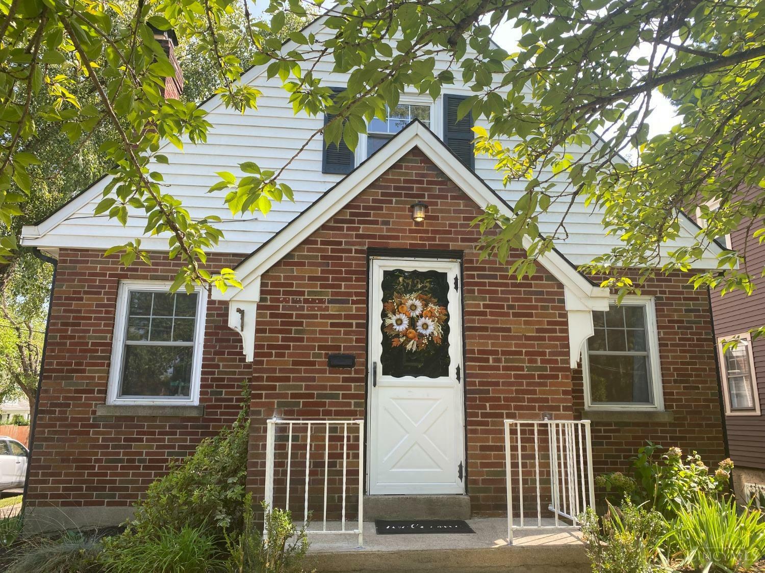 Property Photo:  2725 Losantiville Avenue  OH 45213 