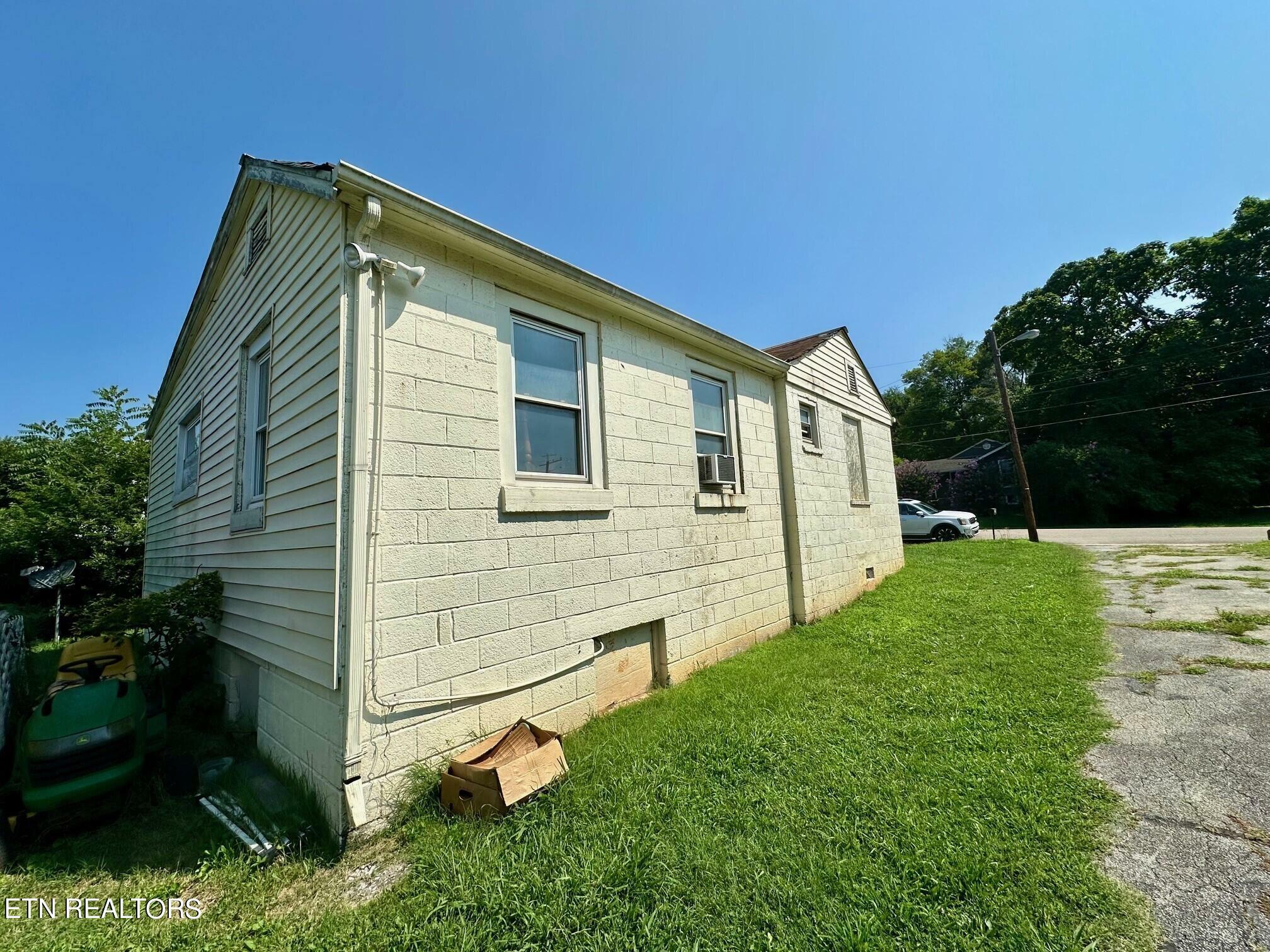 Property Photo:  1809 8th Ave  TN 37917 