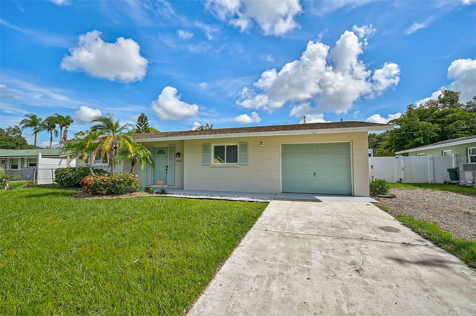 Property Photo:  5412 Skyline Place  FL 34232 