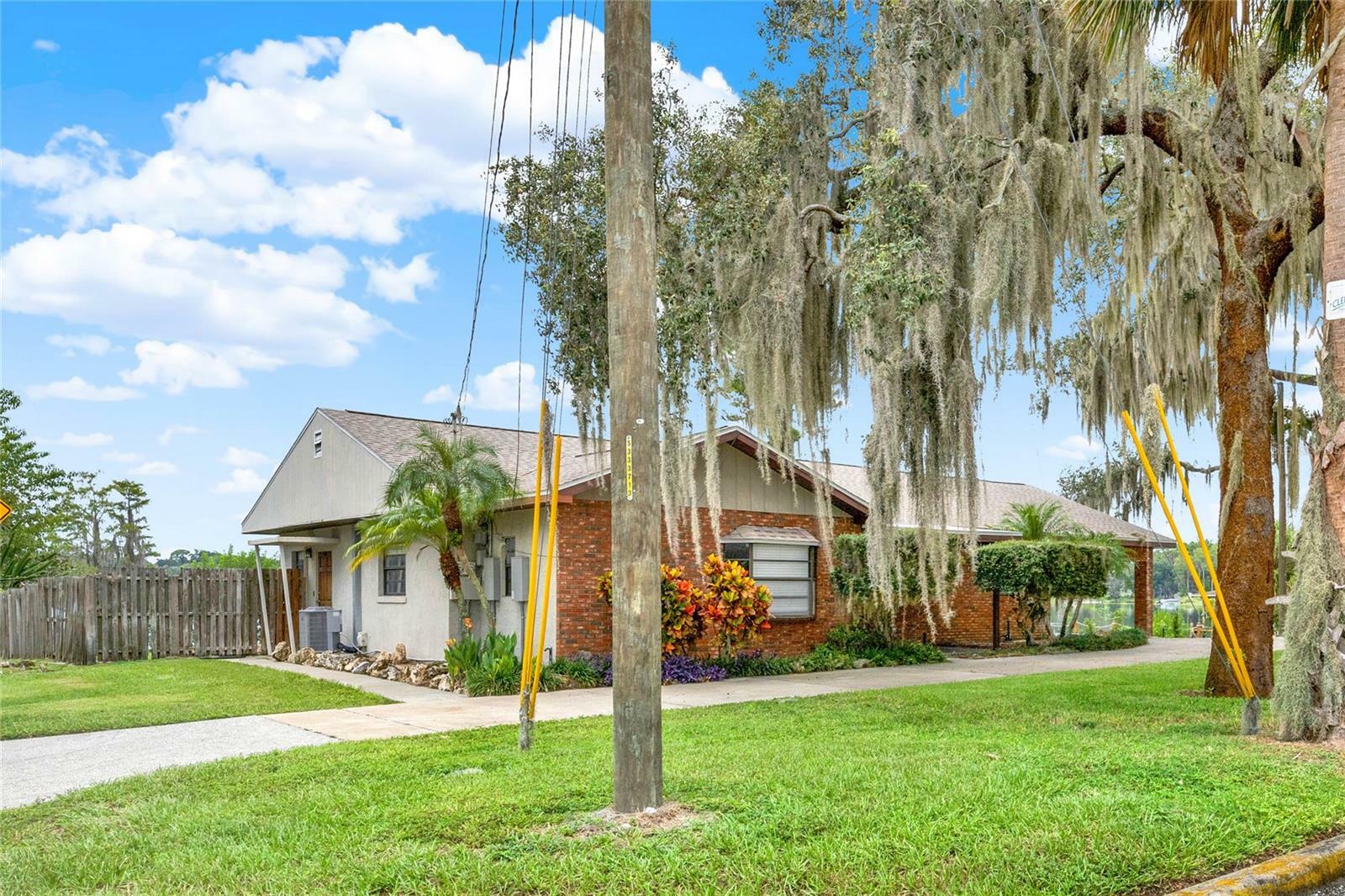 Property Photo:  610 W Lakeshore Drive  FL 34711 