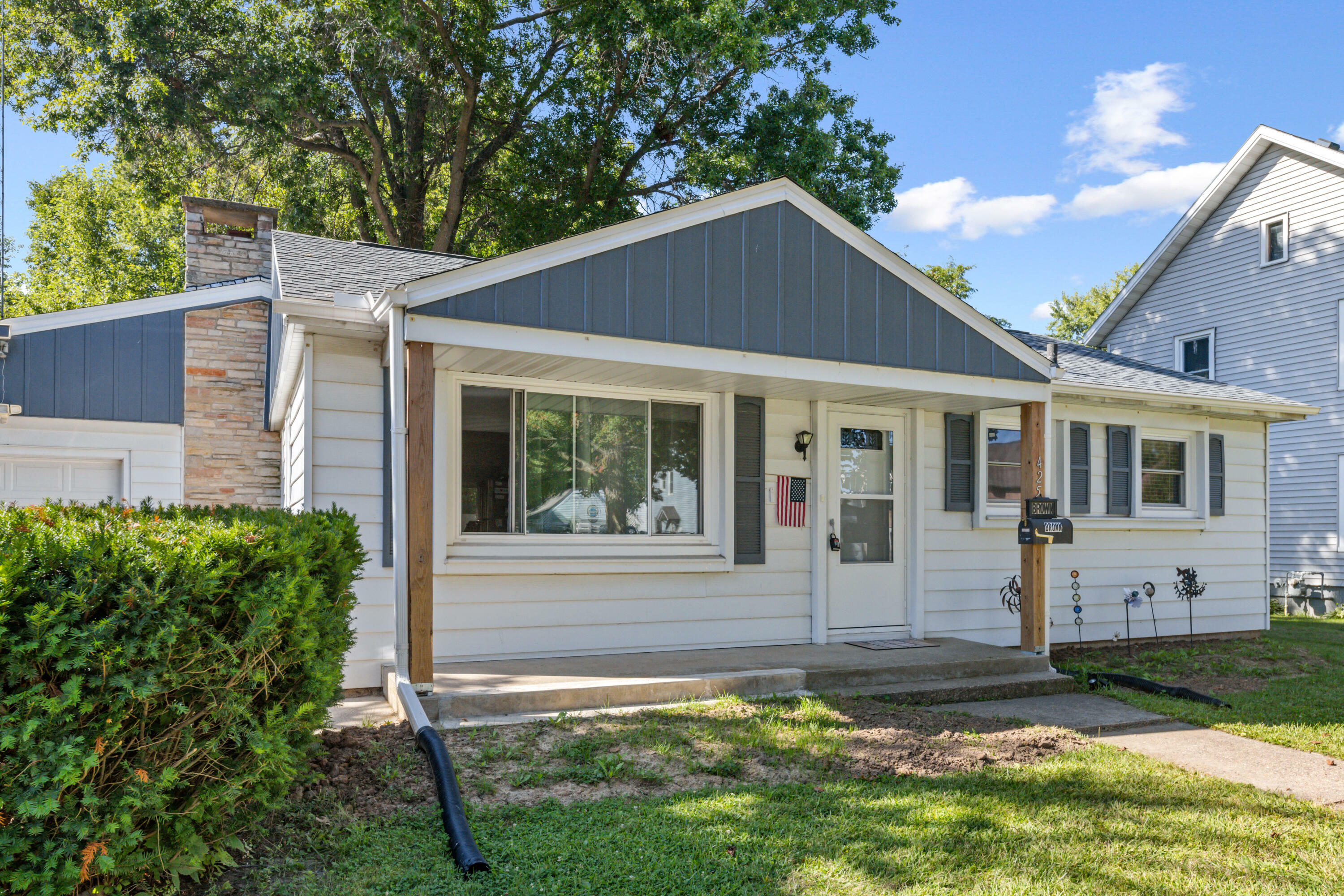 Property Photo:  425 Franklin St  WI 53959 