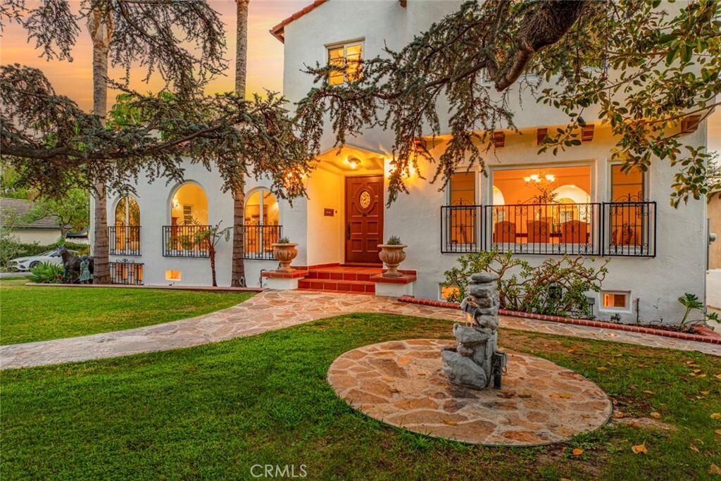 Property Photo: 940 W Kenneth Road CA 91202