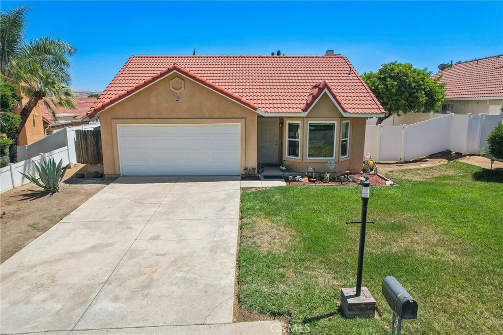 Property Photo:  23214 Claystone Avenue  CA 92883 