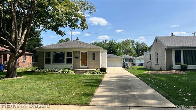 Property Photo: 12916 Fenton MI 48239