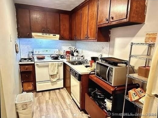 Property Photo:  515 Emmett Street Apt B12  CT 06010 