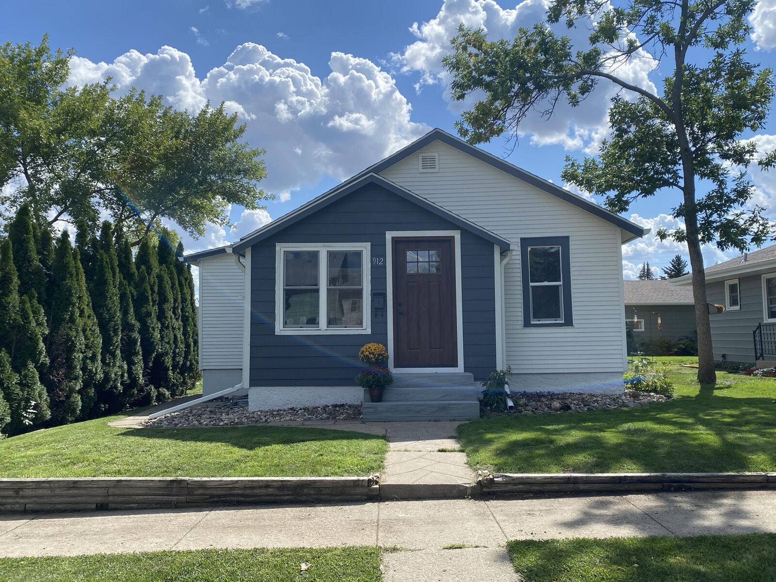 Property Photo:  912 SE 8th Ave  SD 57401 