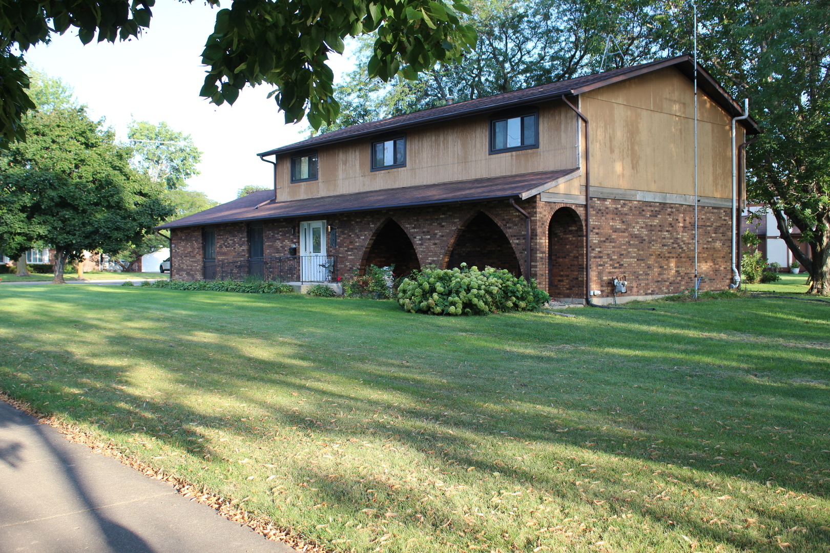 Property Photo:  1400 W Black Road  IL 60435 