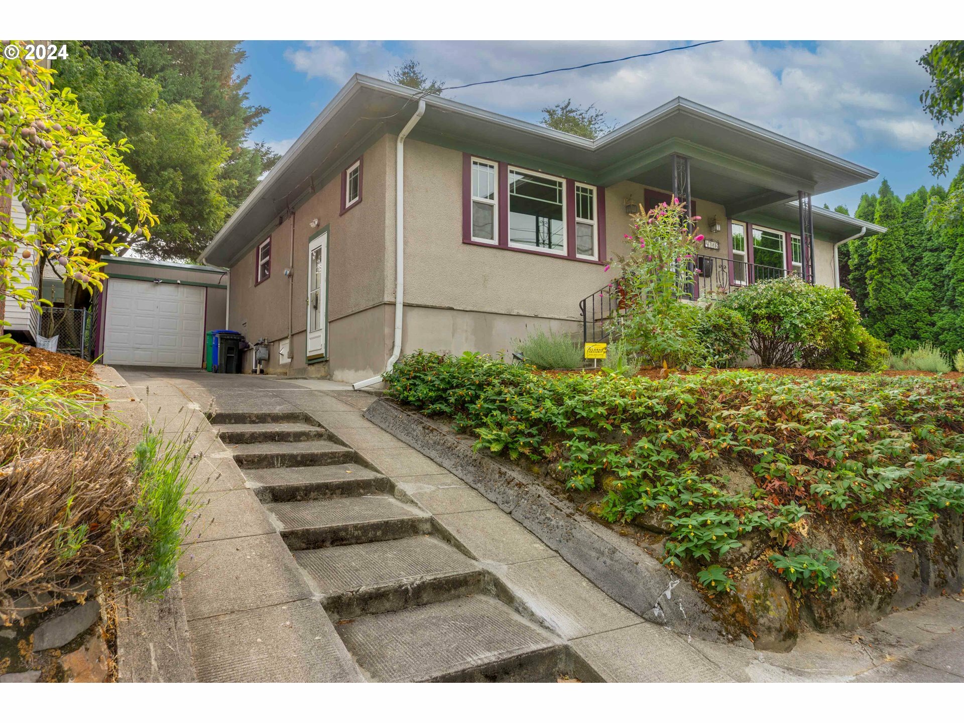 Property Photo:  4716 SE 28th Ave  OR 97202 