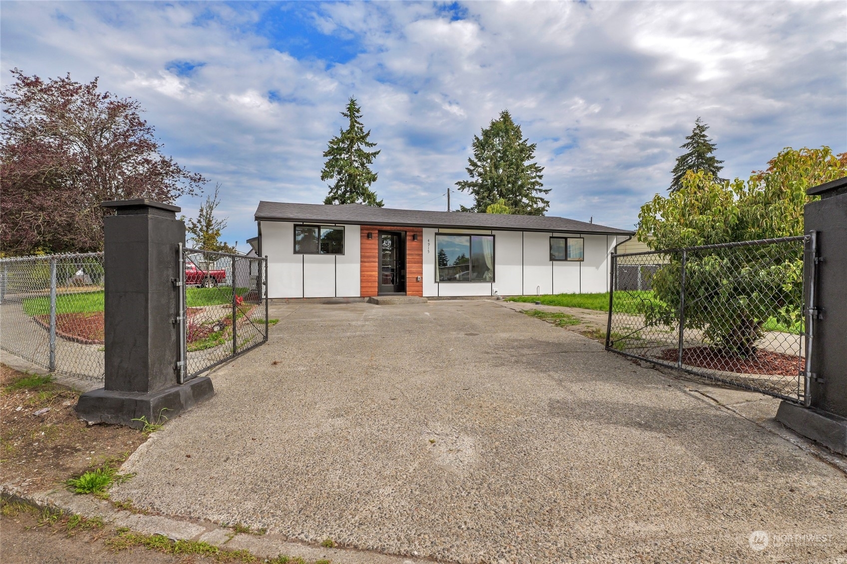 Property Photo:  4915 Diamond Boulevard SW  WA 98499 