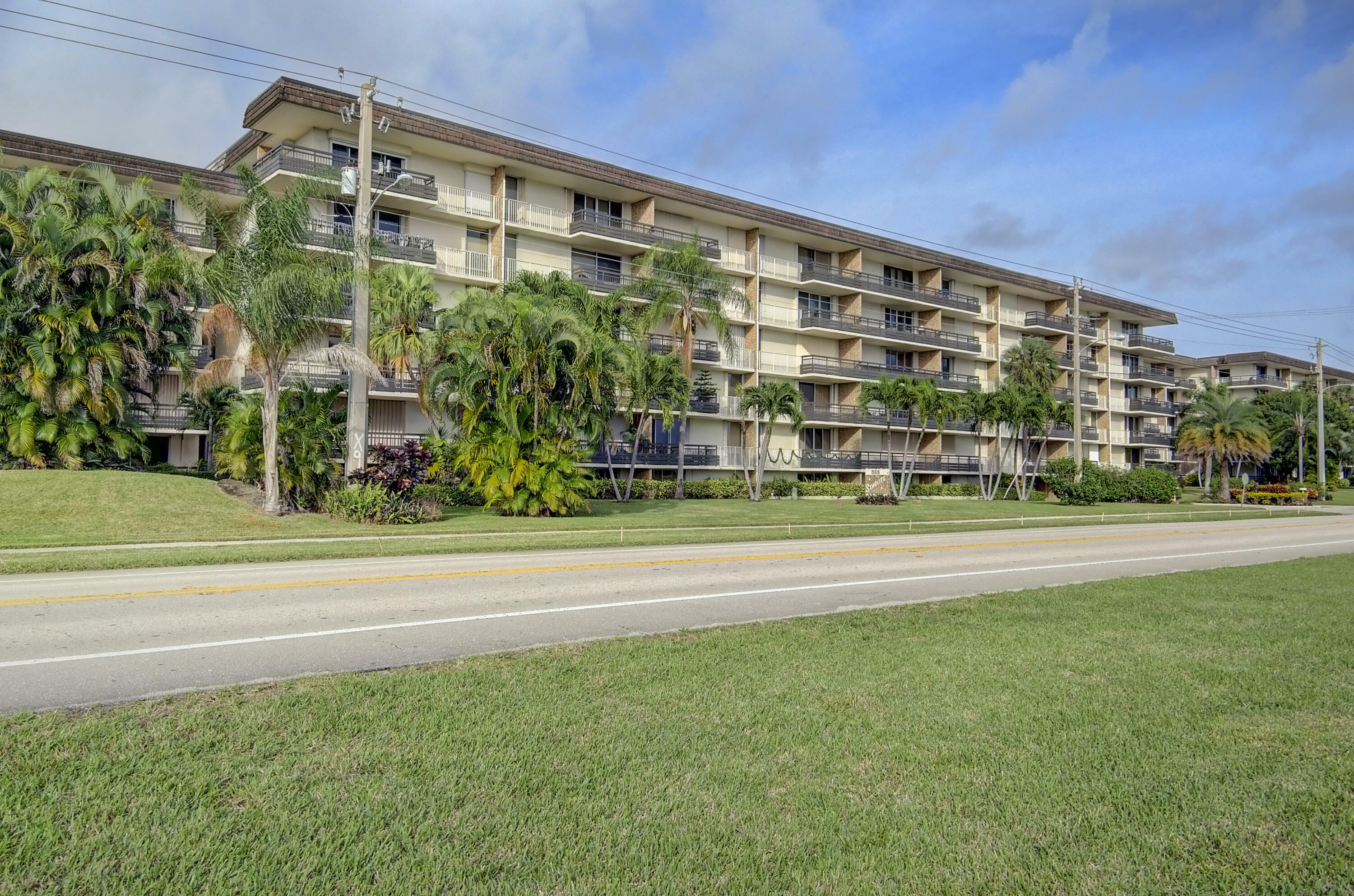 Property Photo: 555 NW 4th Avenue 520 FL 33432
