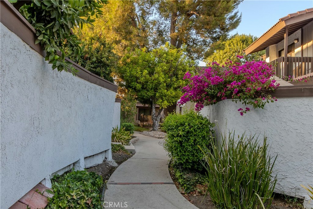 Property Photo:  21535 Erwin Street 121  CA 91367 