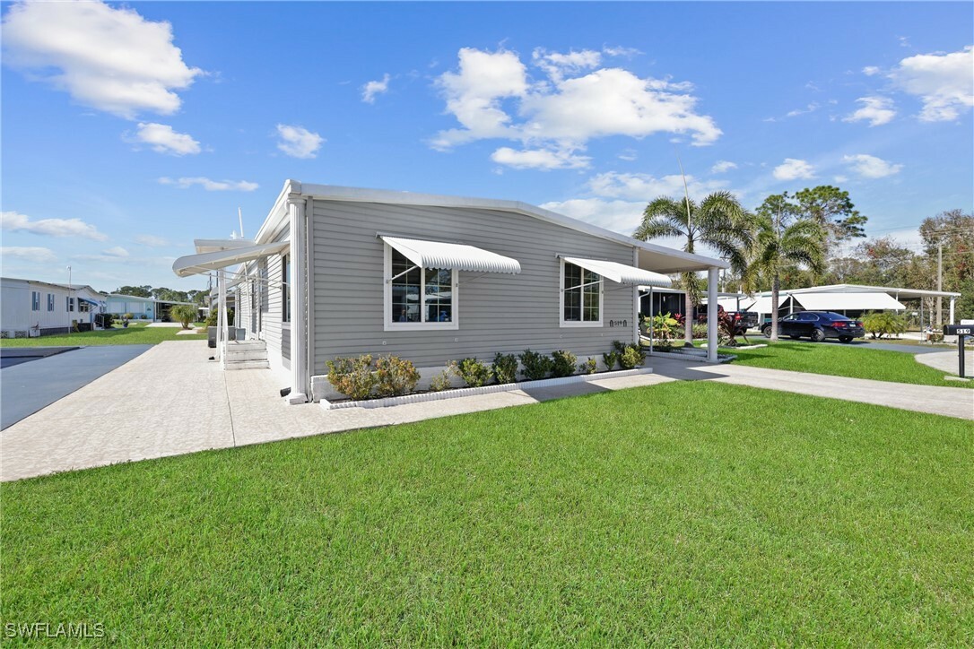 Property Photo:  519 Pine Tree Court  FL 33917 