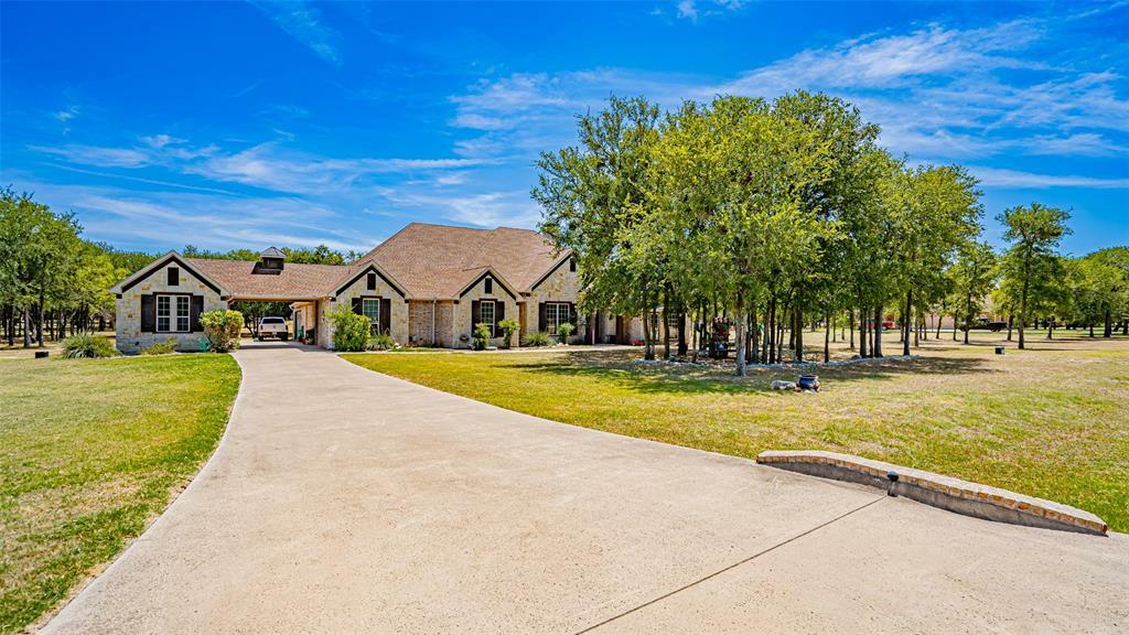 Property Photo:  345 Sugartree Circle  TX 76462 