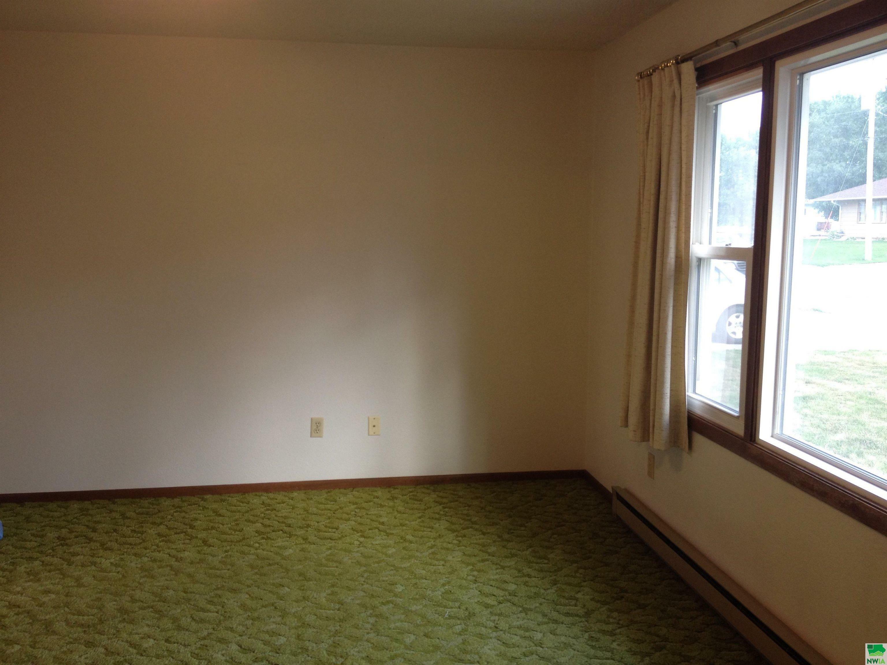 Property Photo:  503 Fir St  IA 51238 