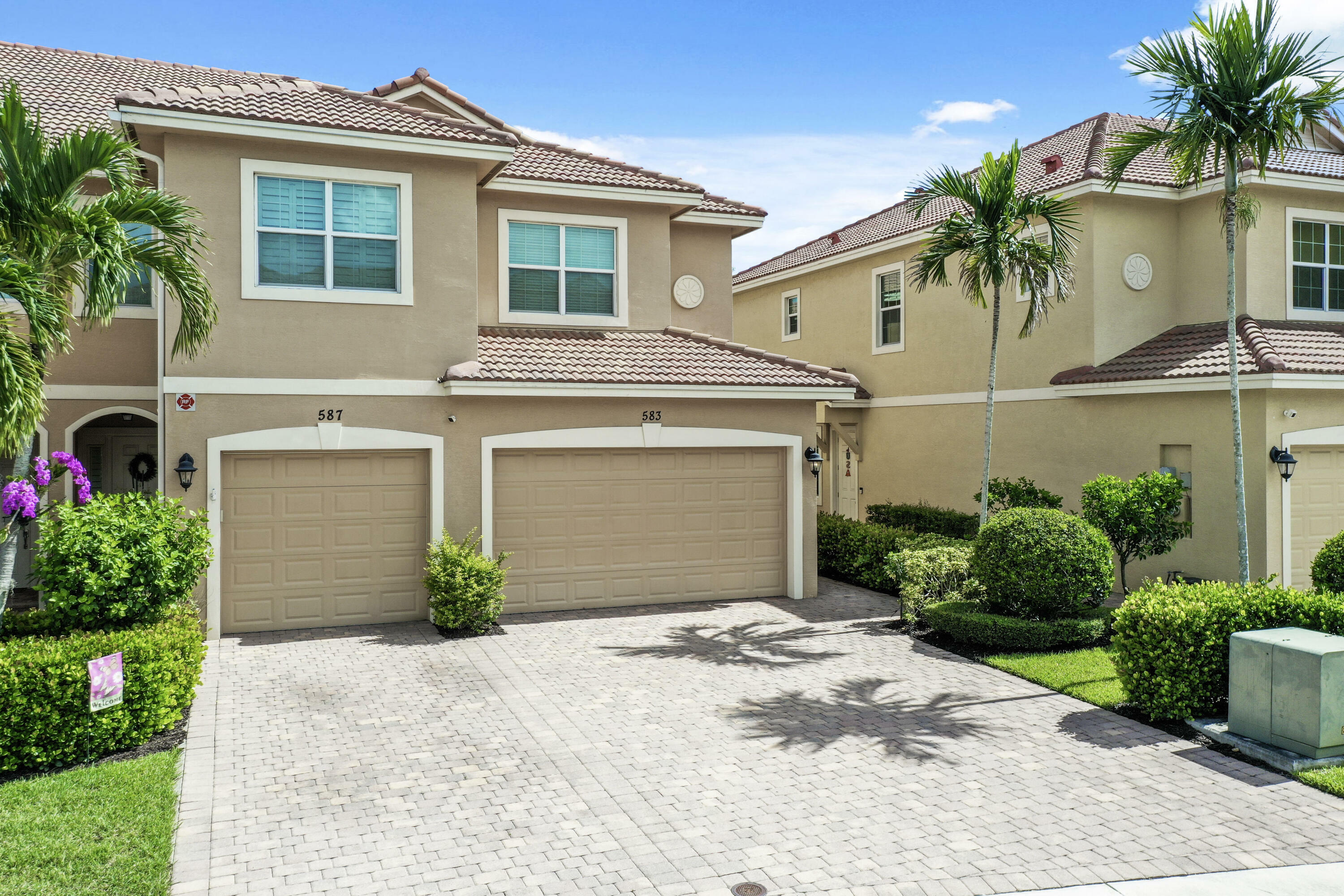 Property Photo:  583 SW Glen Crest Way  FL 34997 