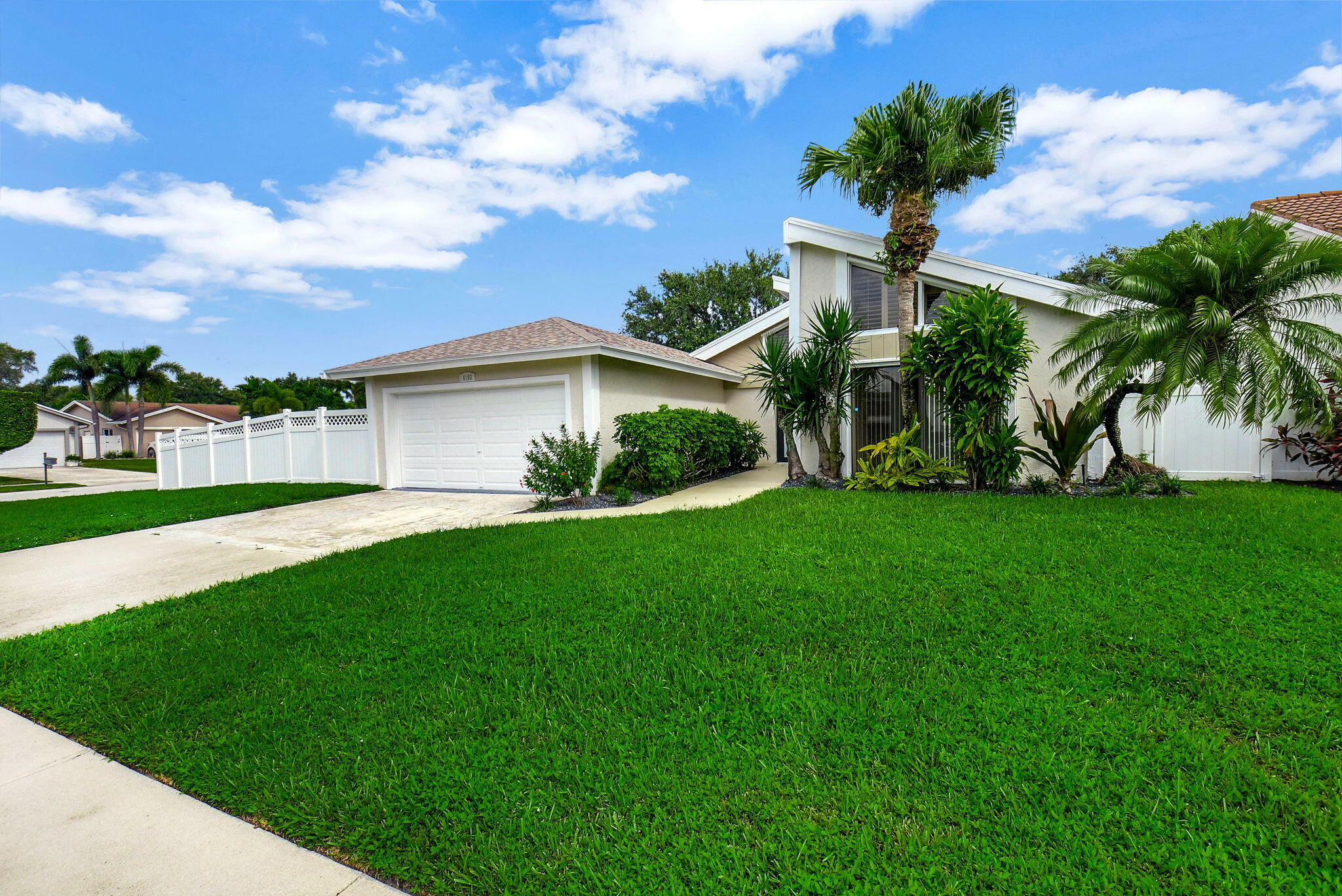 Property Photo:  6183 Amberwoods Drive  FL 33433 