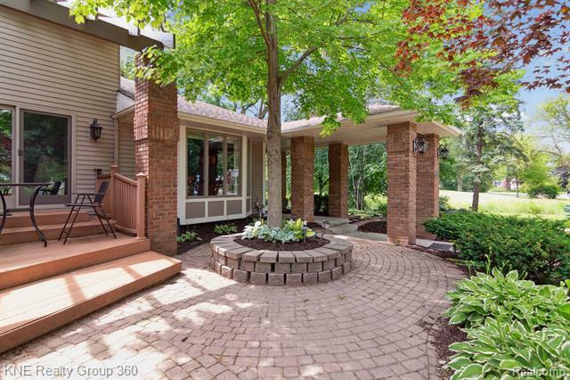 Property Photo:  41855 Brentwood Dr  MI 48170 