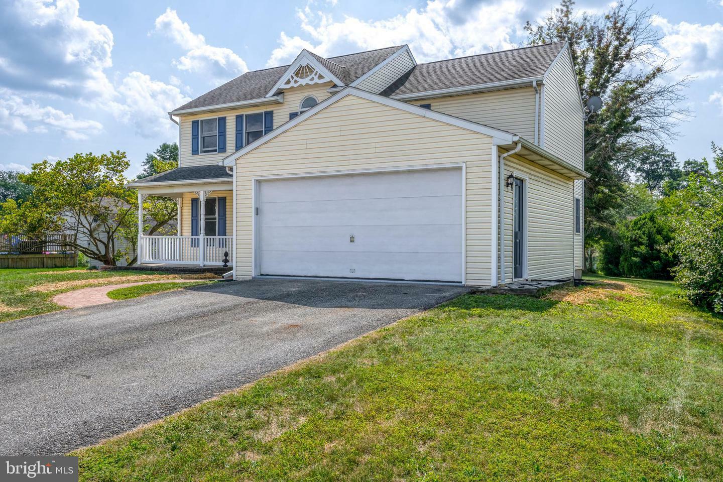 Property Photo:  136 Foxbury Drive  PA 17022 