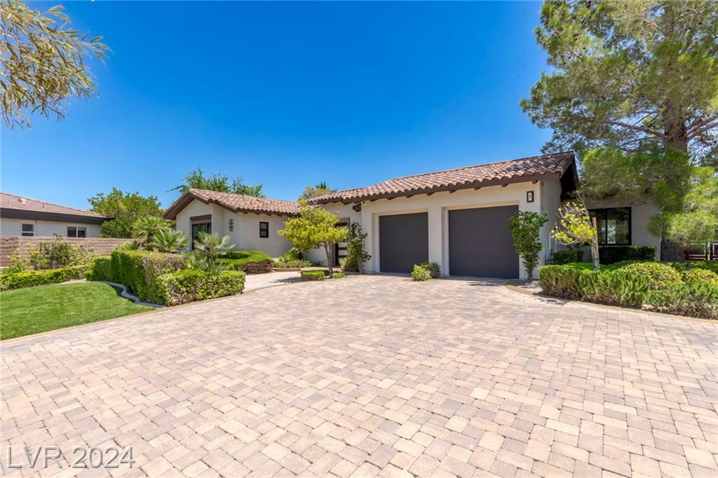 Property Photo:  1 Panorama Crest Avenue  NV 89135 