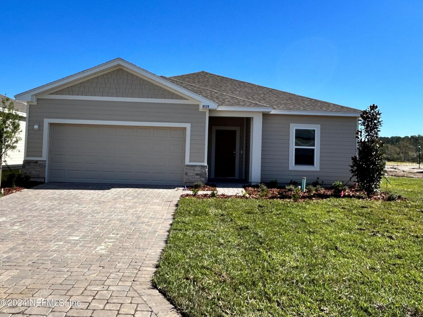 Property Photo: 8520 Lilias Circle FL 32219