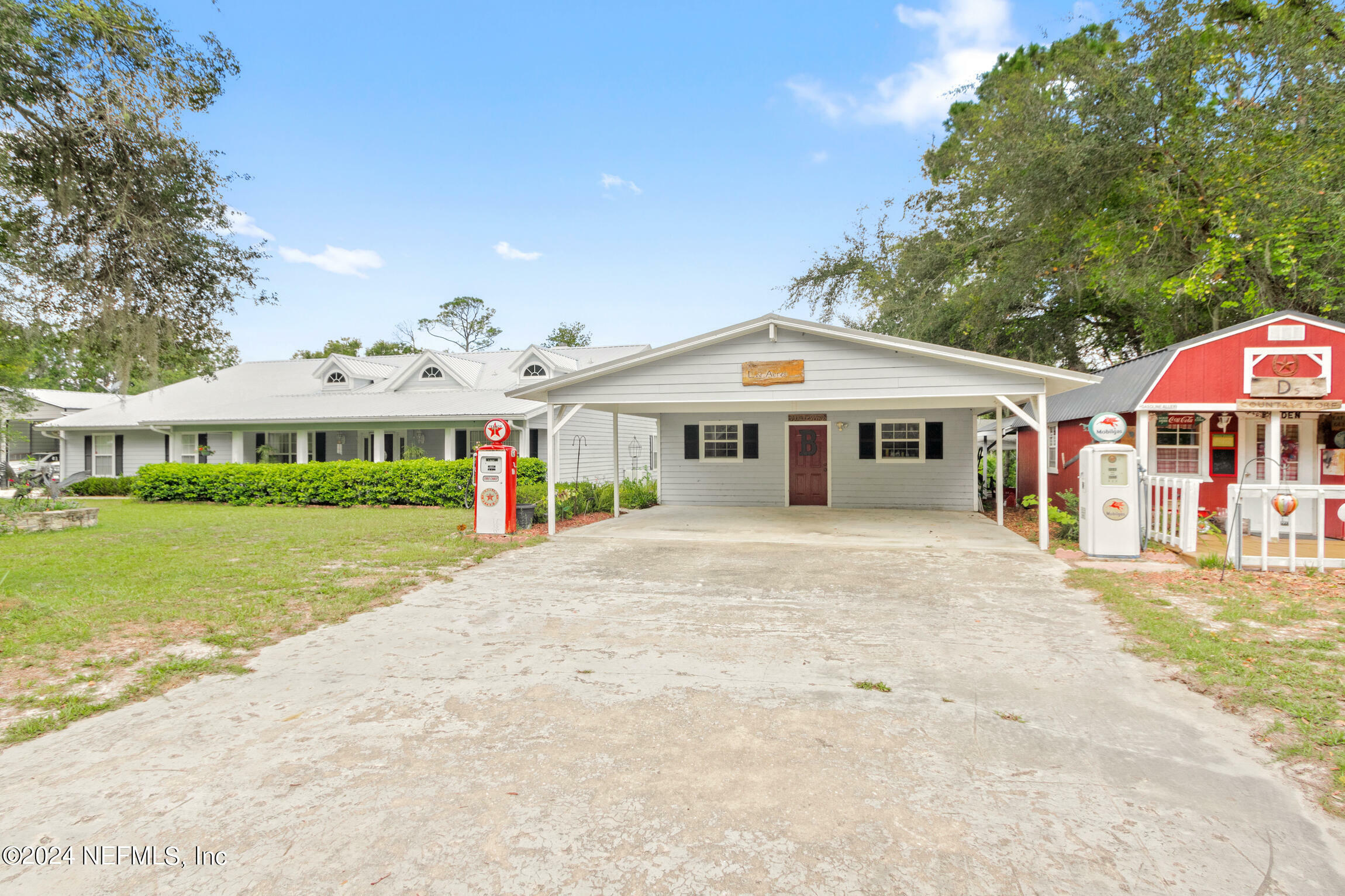 Property Photo:  111 Skinner Court  FL 32640 