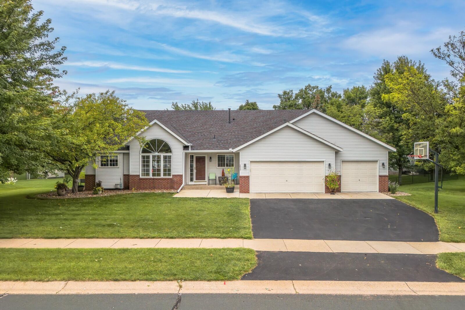 Property Photo:  5937 Crossandra Street SE  MN 55372 