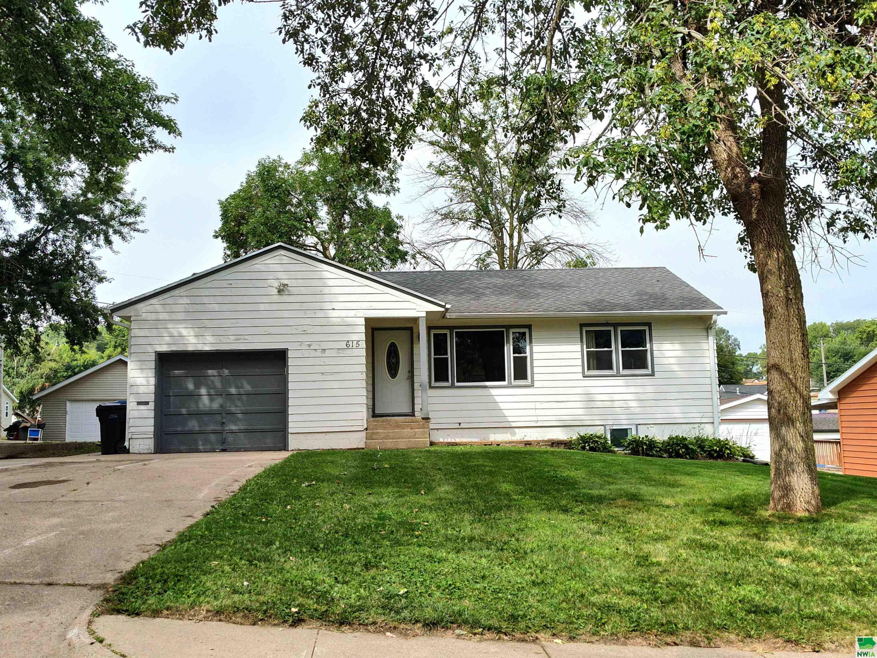 Property Photo:  615 Grandview Ave  IA 51031 