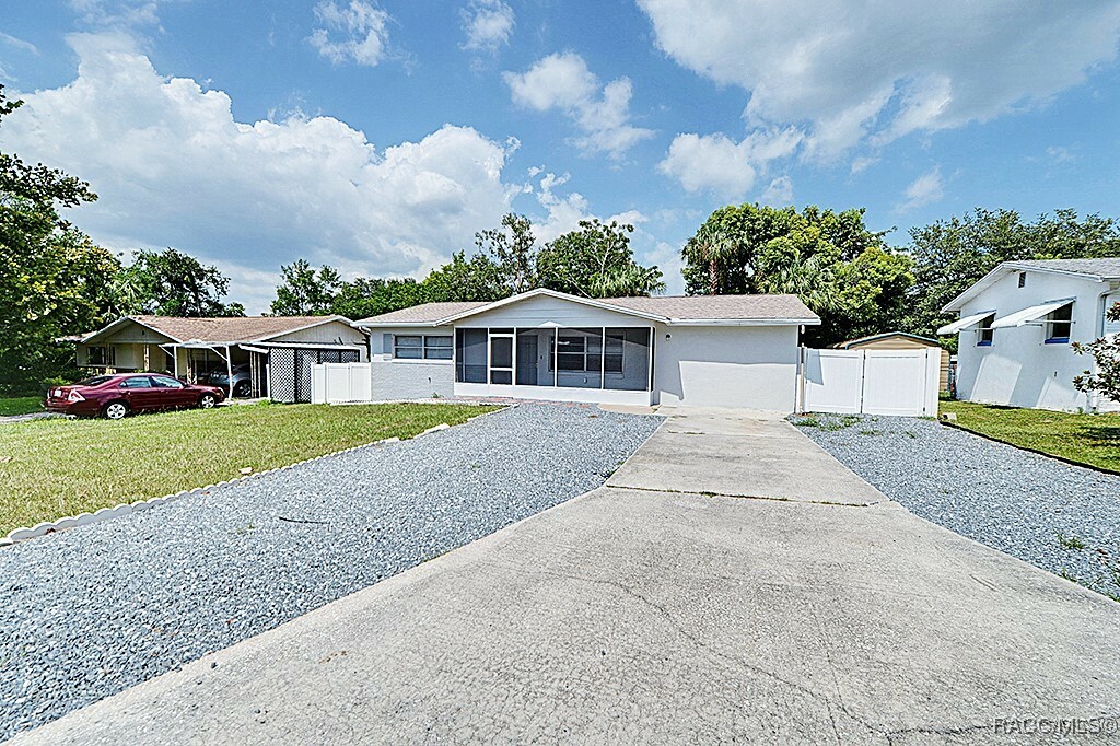 Property Photo:  5 Oak Hollow Drive  FL 34465 