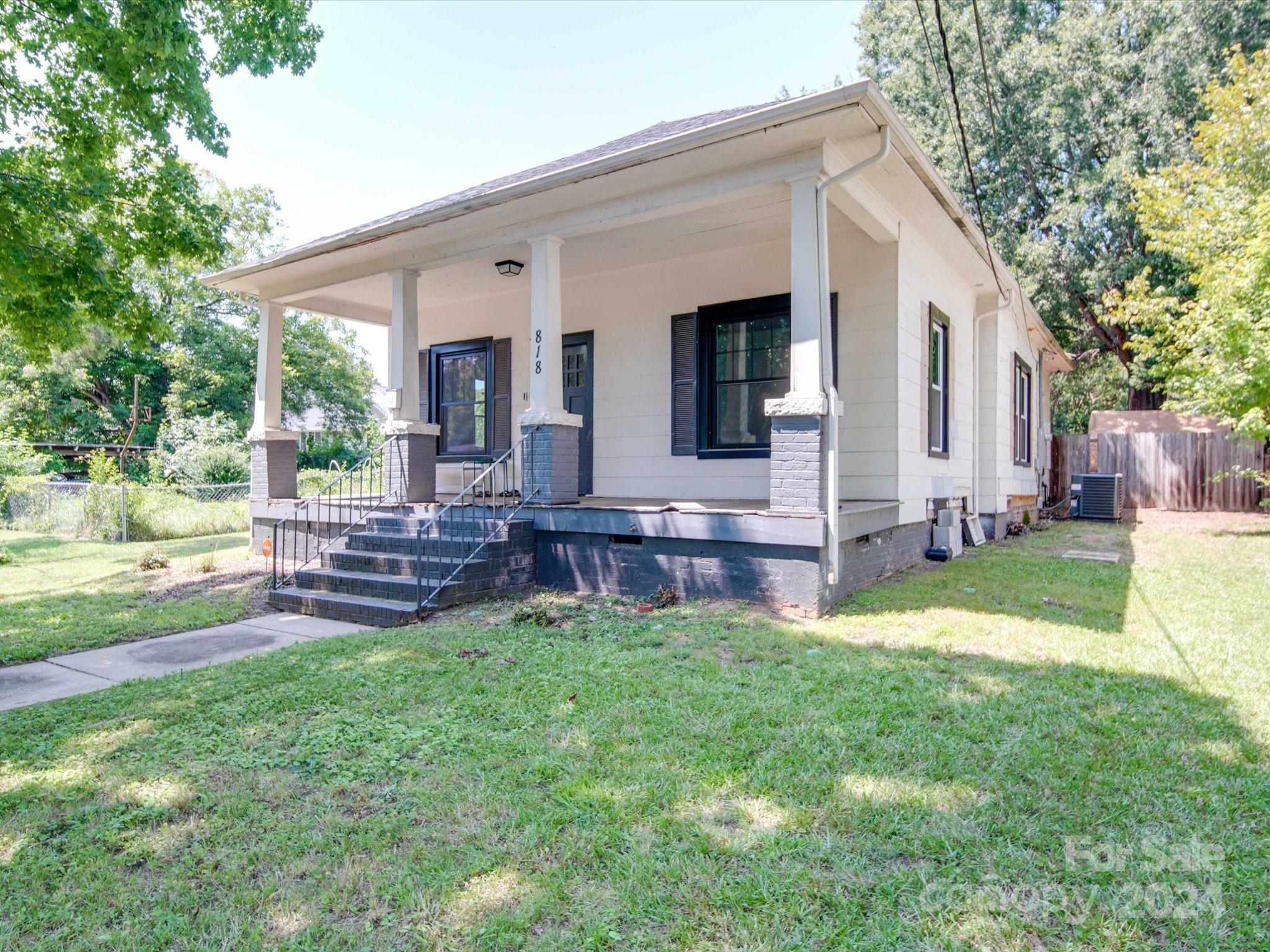 Property Photo:  818 N Jackson Street  NC 28144 