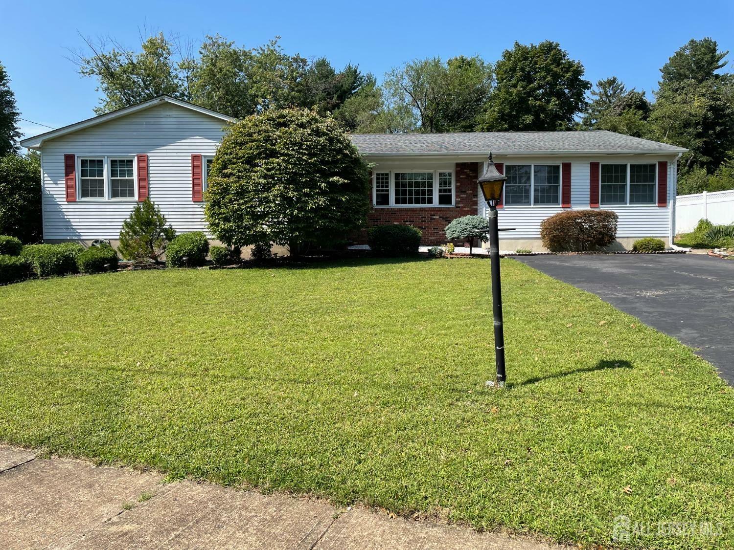 Property Photo:  5 Weller Court  NJ 08850 