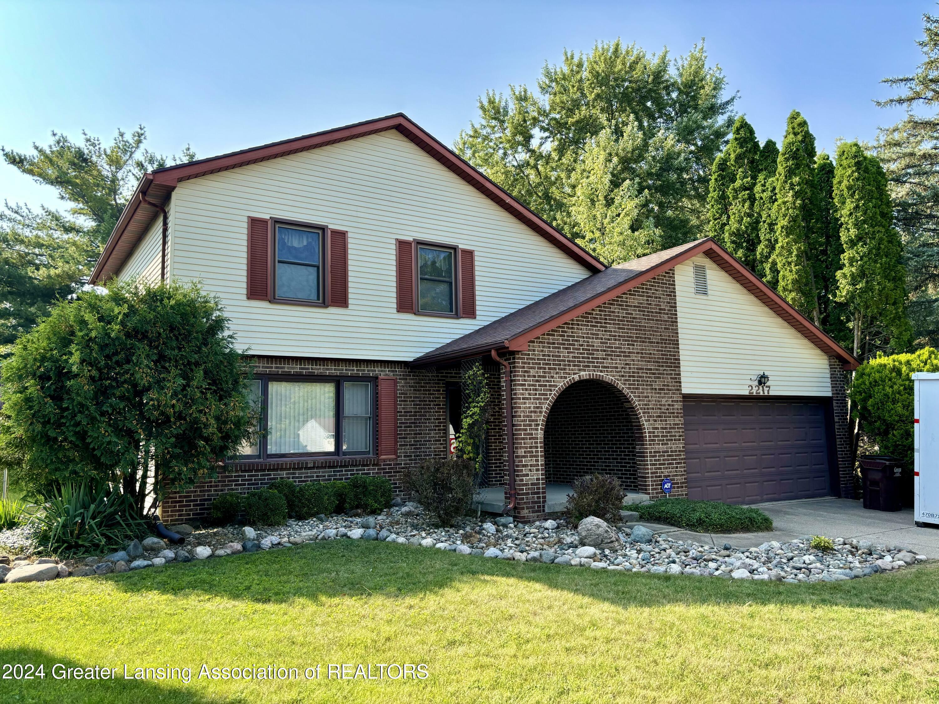 2217 Beacon Hill Drive  Lansing MI 48906 photo