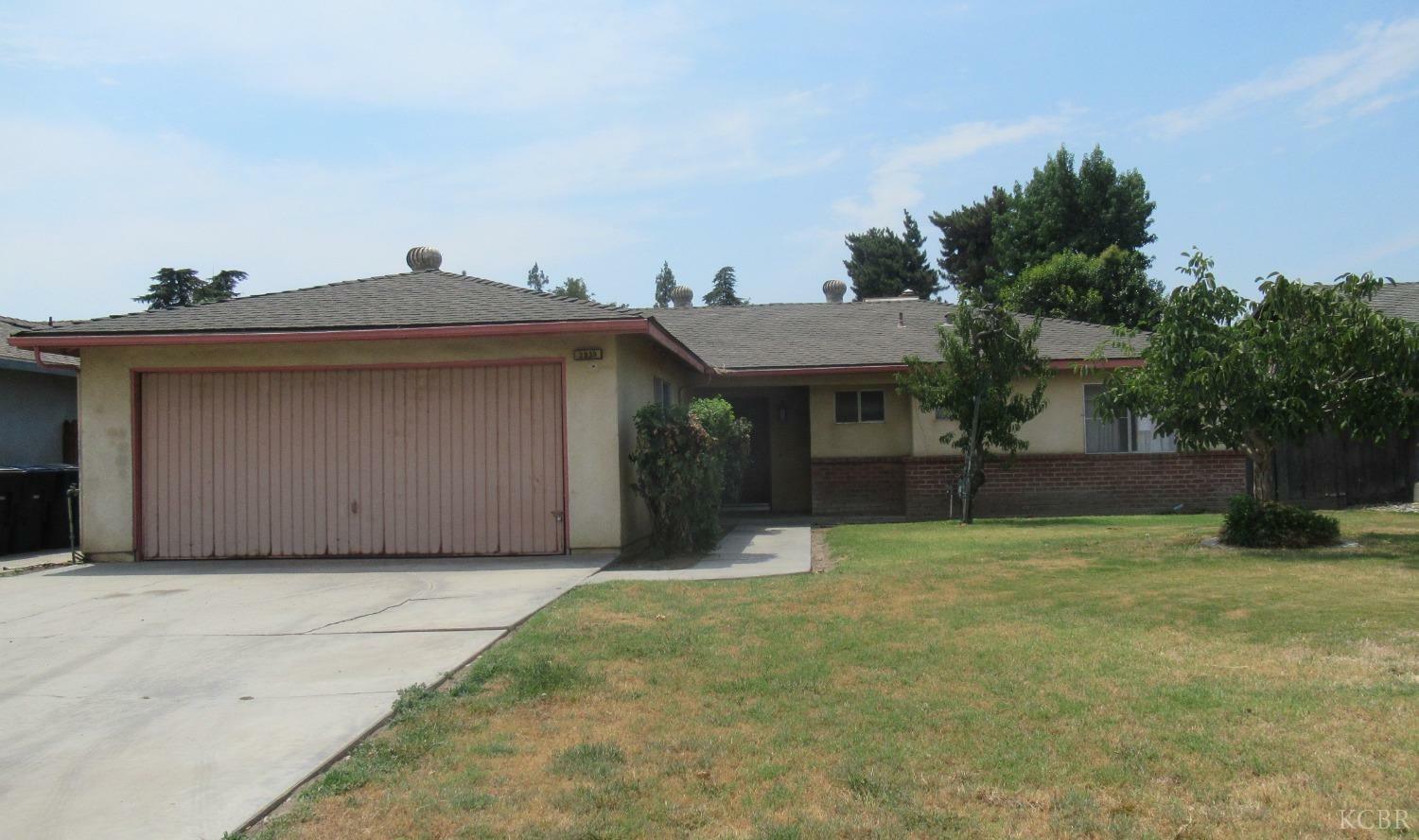 2939 W Country Court  Visalia CA 93277 photo