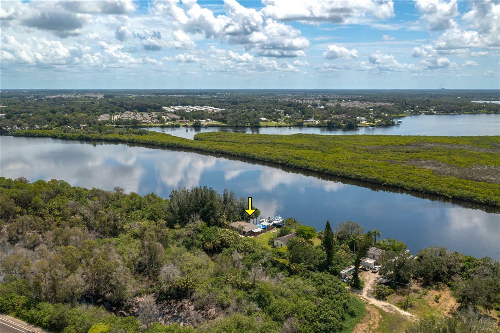 Property Photo:  1422 Bayshore Road  FL 33570 