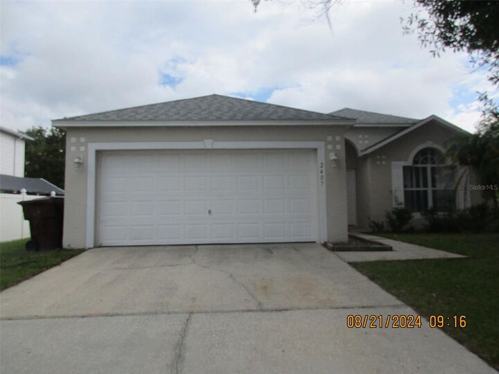 Property Photo: 2407 Marcasite Loop FL 34743