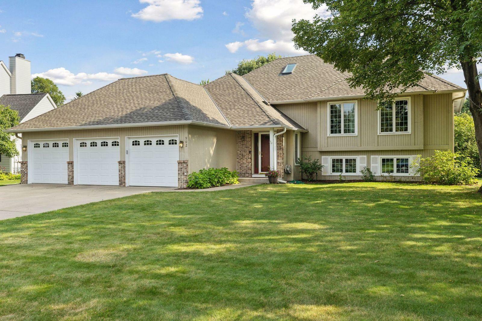 Property Photo:  902 Mendakota Court  MN 55120 