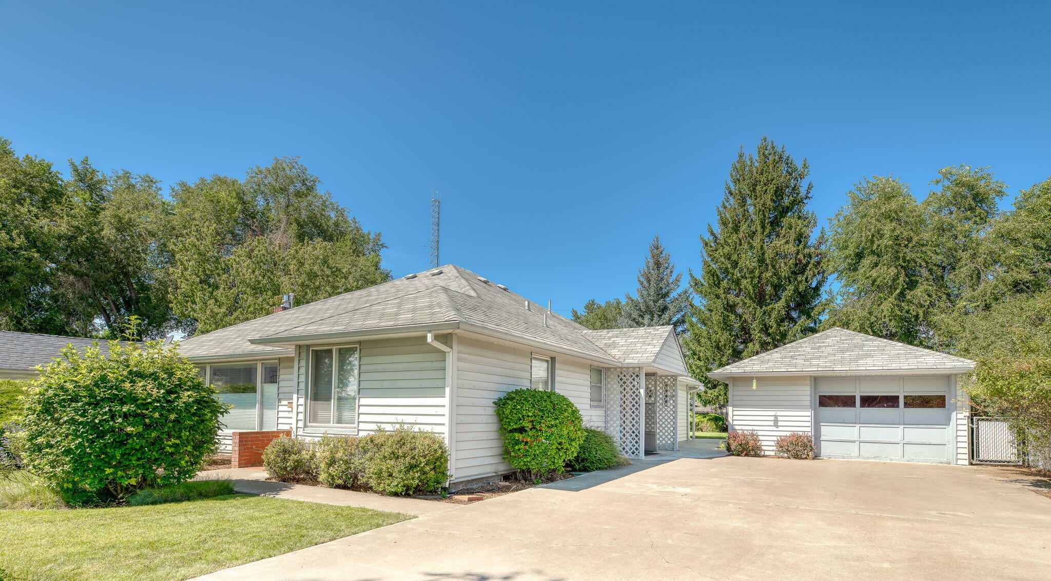 Property Photo:  549 NE Lookout Avenue  OR 97754 