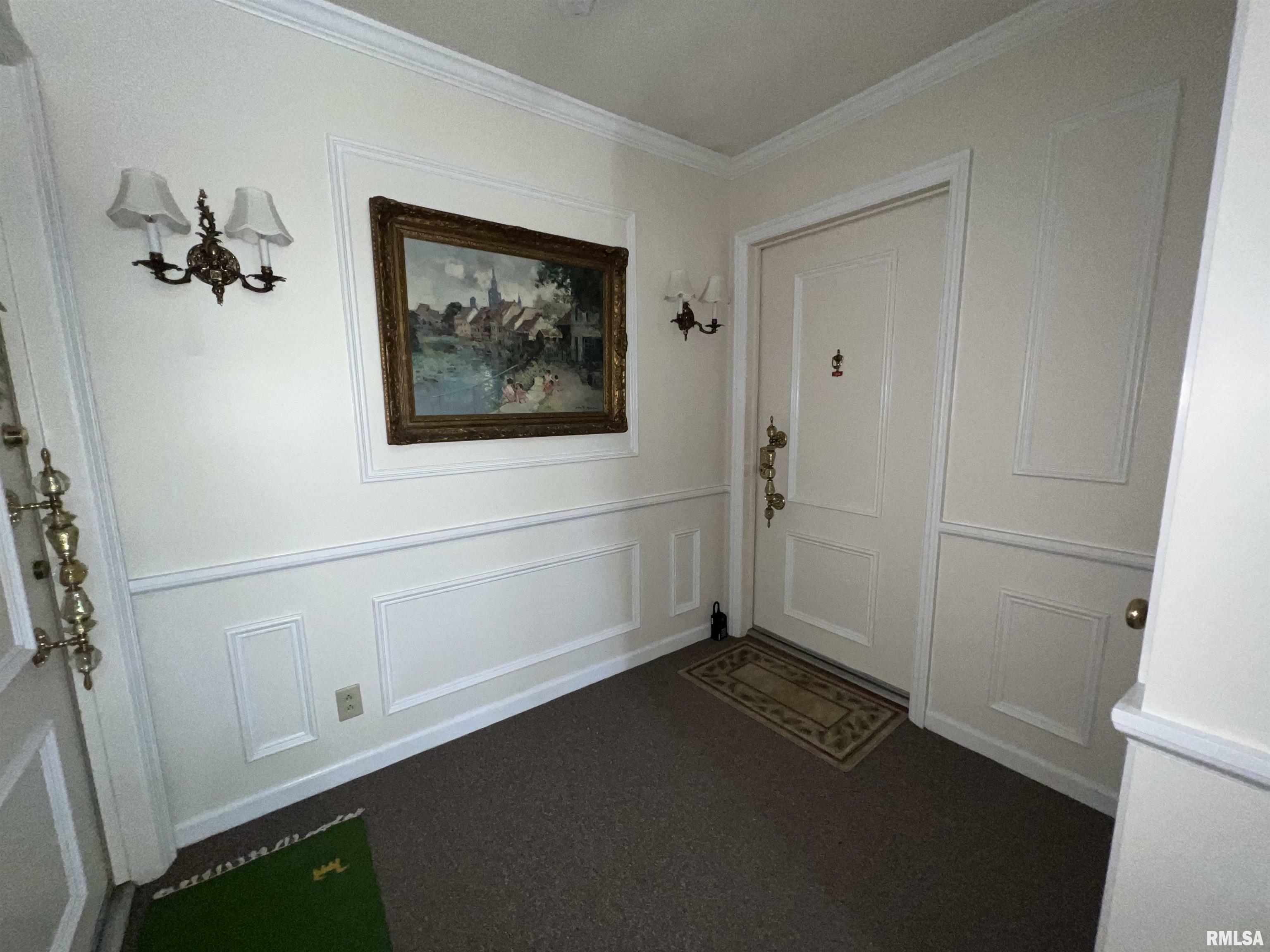 Property Photo:  810 W Loire Court 104B  IL 61614 