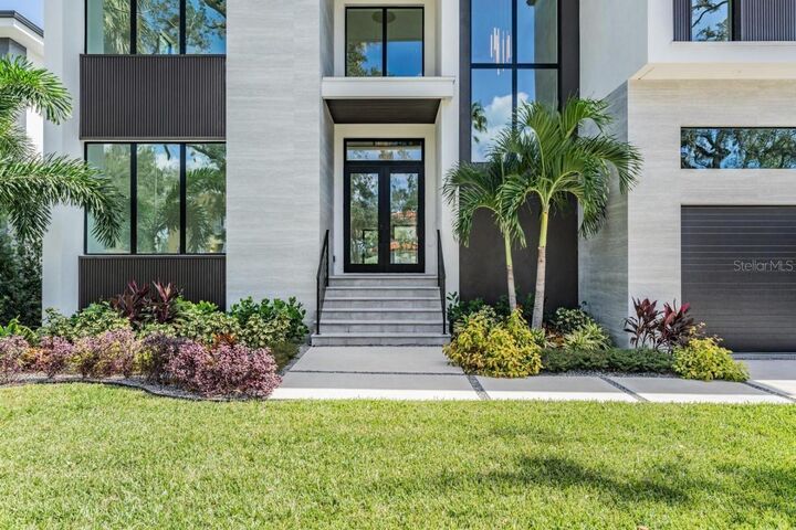 Property Photo: 214 S Renellie Drive FL 33609