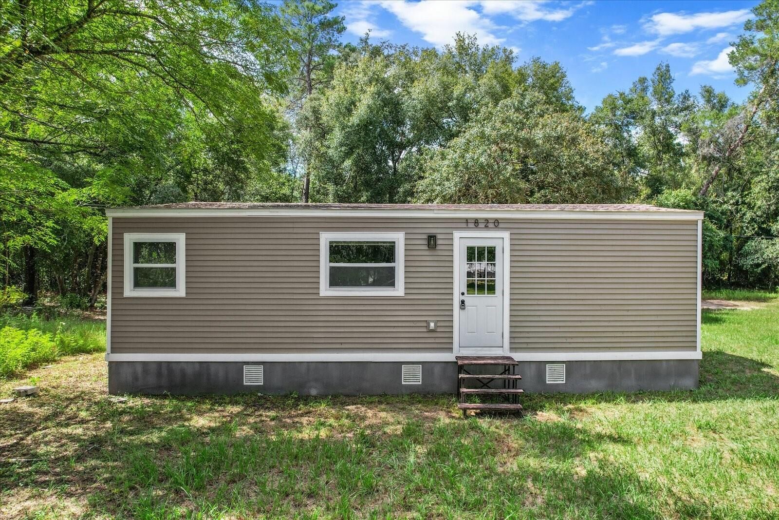 Property Photo:  1820 E Evelyn Street  FL 34442 
