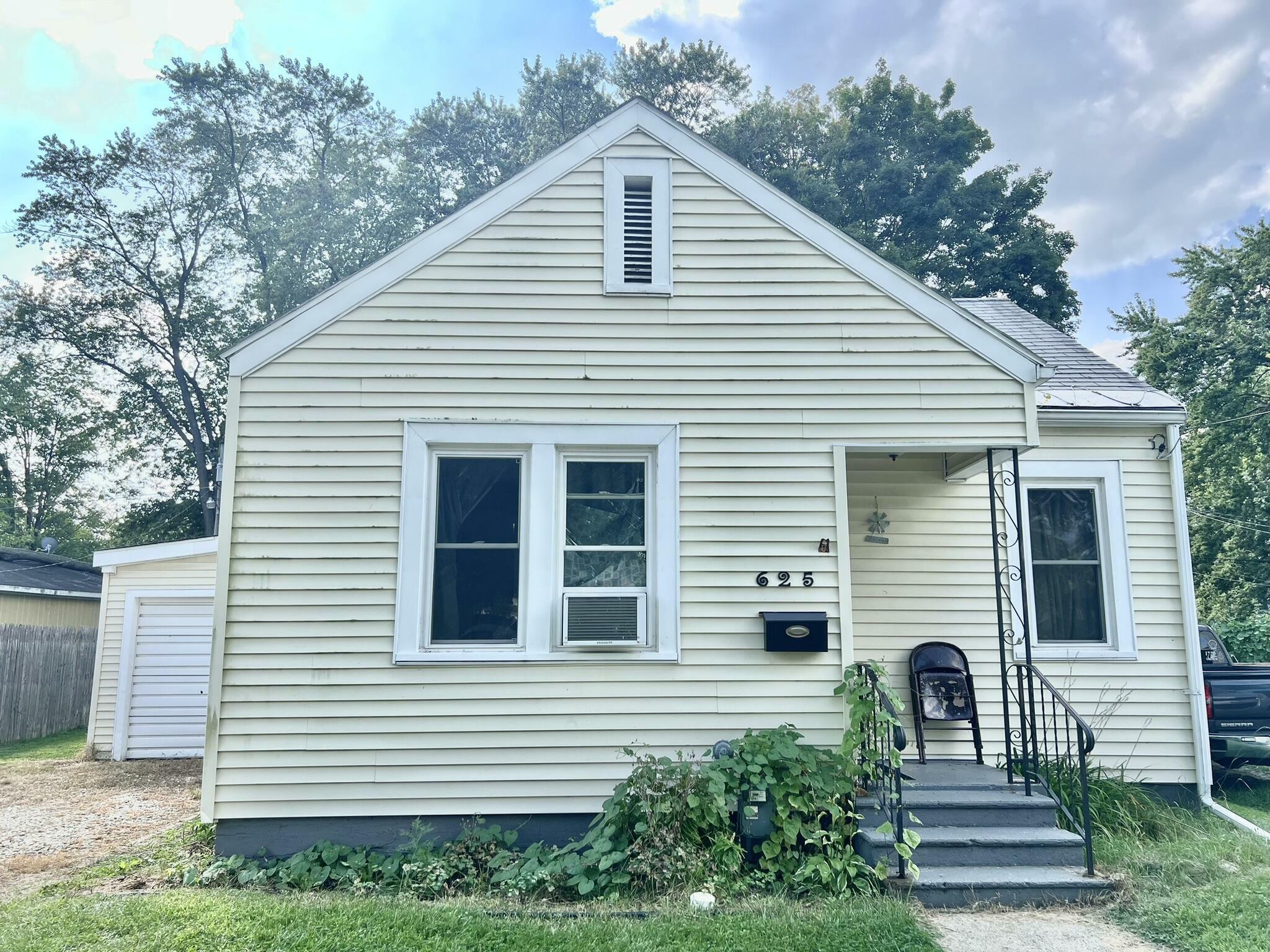 Property Photo:  625 S Constantine Street  MI 49093 